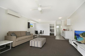  Cooroy Luxury Motel Apartments  Курой